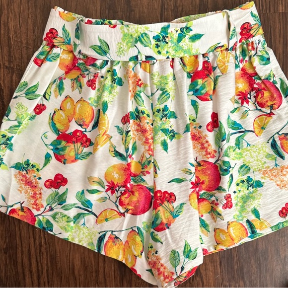 NWOT LC Lauren Conrad Fruit Shorts Women Size Small - Picture 2 of 3
